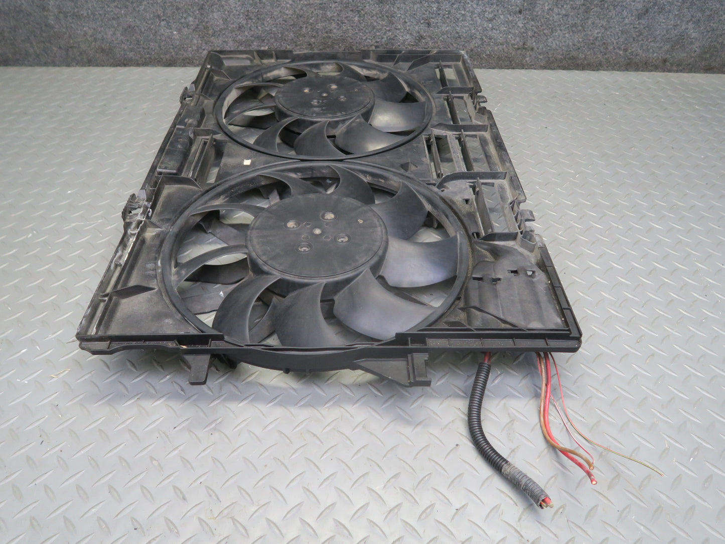 2015-2018 Porsche Macan Turbo 3.6L Engine Cooling Dual Fan Motor Shroud