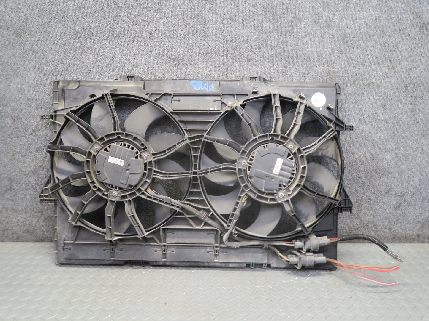 2015-2018 Porsche Macan Turbo 3.6L Engine Cooling Dual Fan Motor Shroud