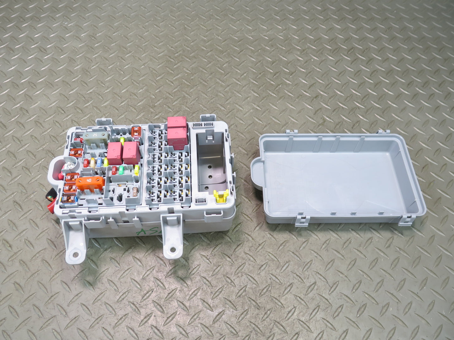 2017-2023 Alfa Romeo Stelvio Fuse Relay Junction Box Block