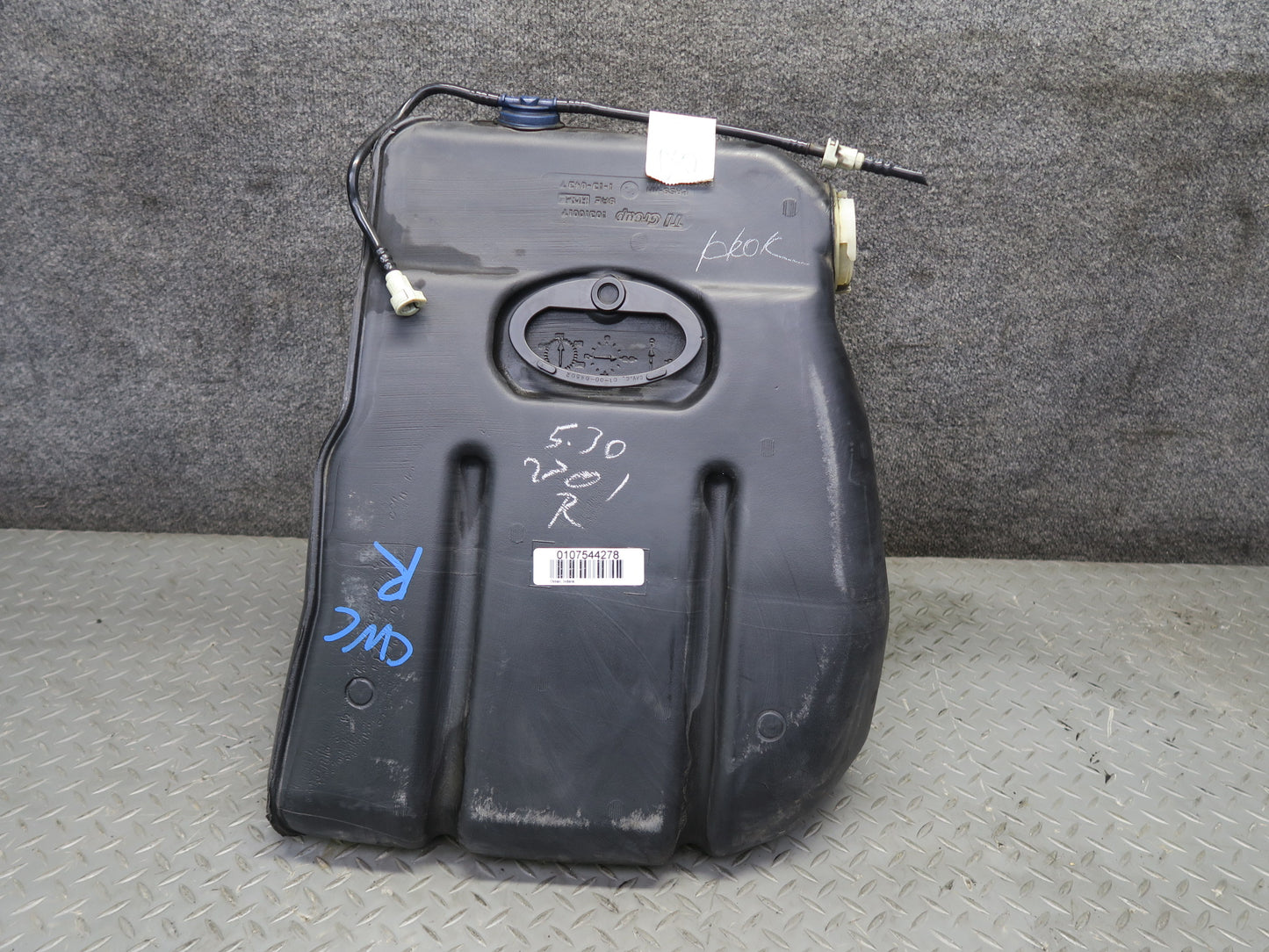 05-13 Chevrolet Corvette C6 Right Fuel Tank Reservoir w Heat Shield Set OEM