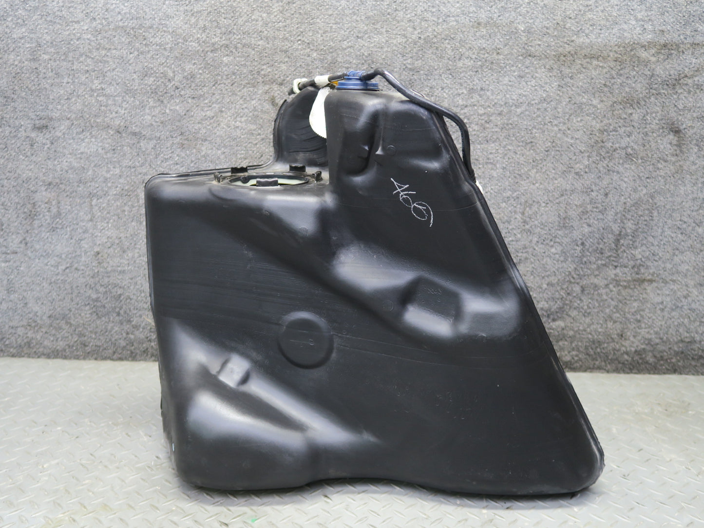 05-13 Chevrolet Corvette C6 Right Fuel Tank Reservoir w Heat Shield Set OEM