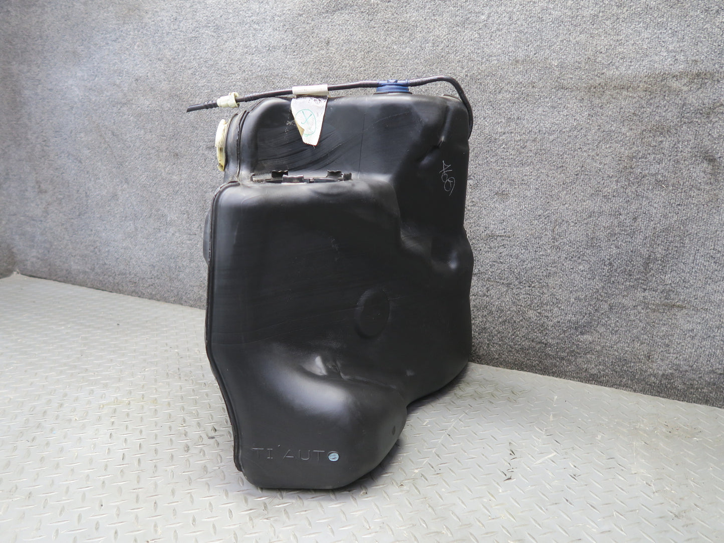 05-13 Chevrolet Corvette C6 Right Fuel Tank Reservoir w Heat Shield Set OEM