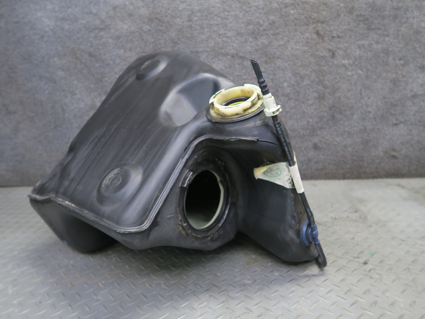 05-13 Chevrolet Corvette C6 Right Fuel Tank Reservoir w Heat Shield Set OEM