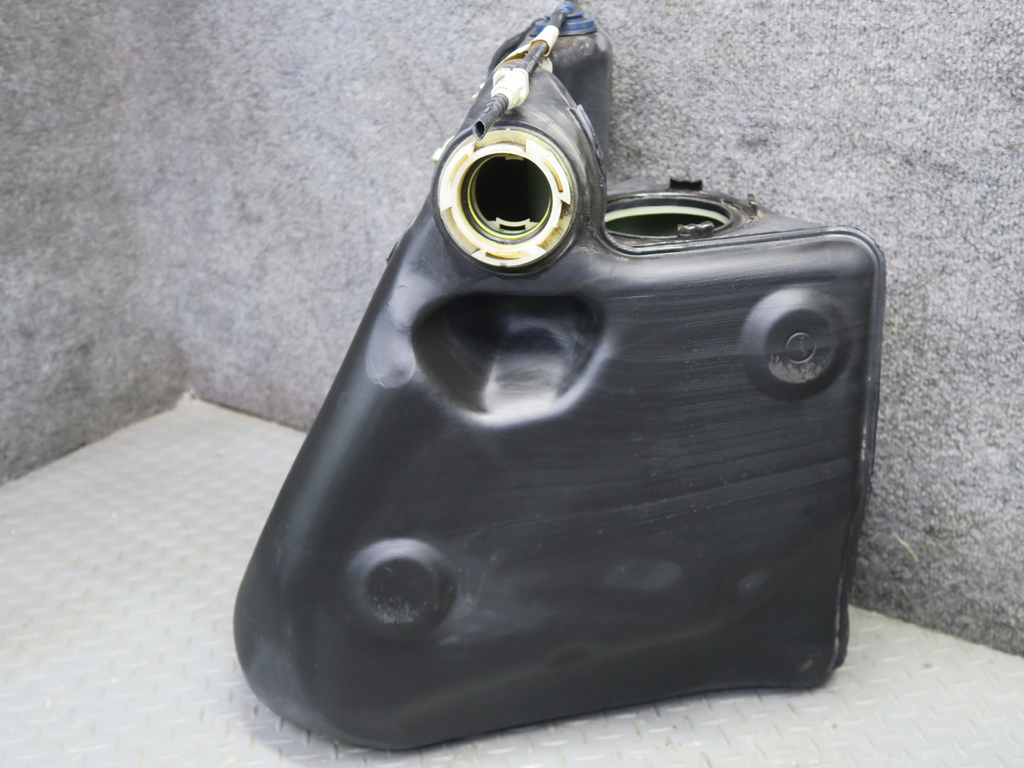 05-13 Chevrolet Corvette C6 Right Fuel Tank Reservoir w Heat Shield Set OEM