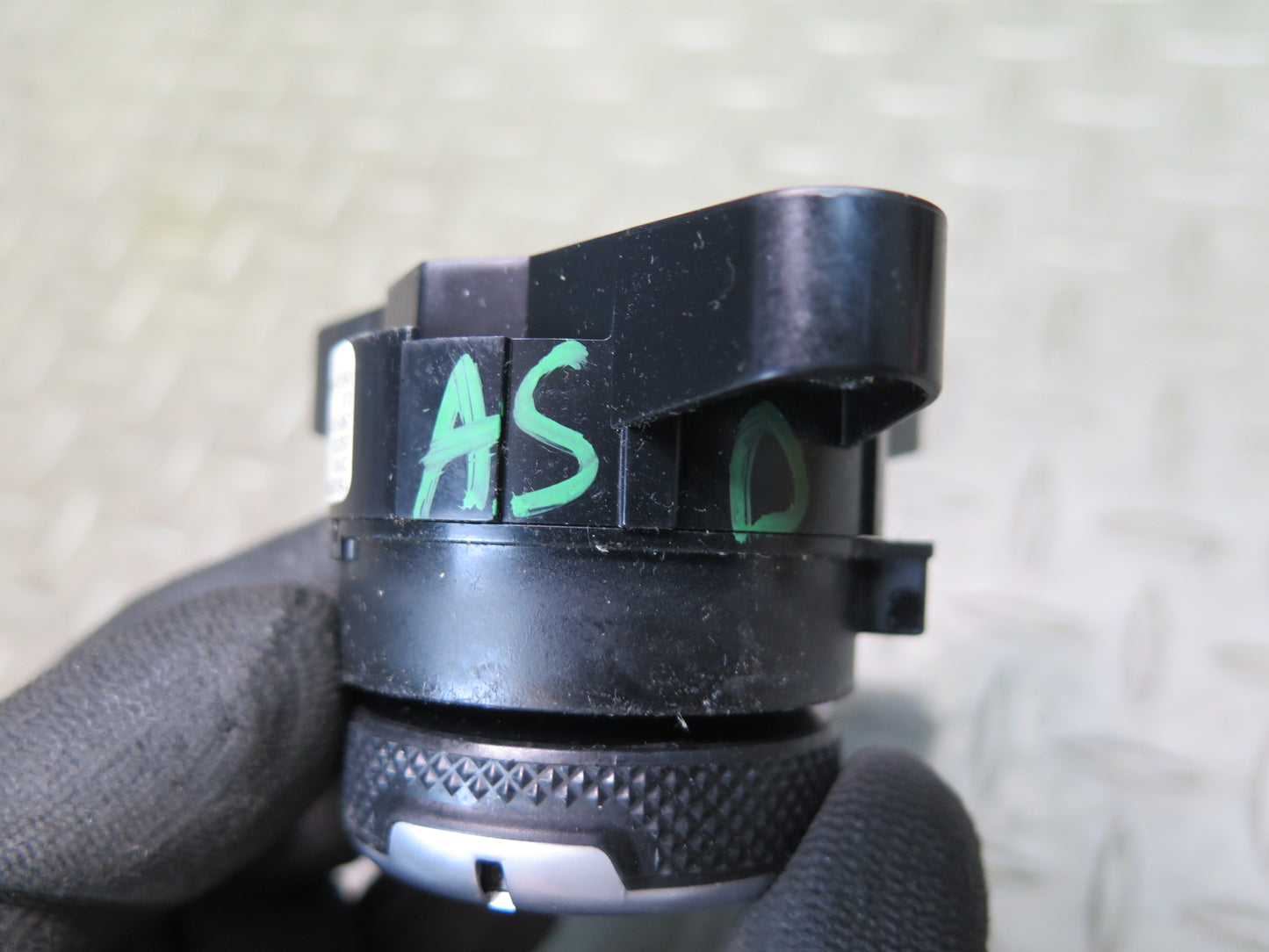 2017-2019 Alfa Romeo Stelvio Center Console Drive Mode Control Switch