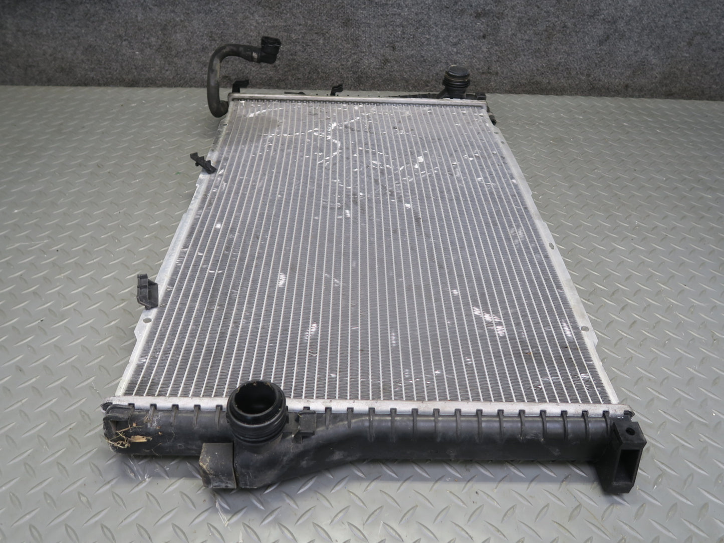 99-03 BMW E39 540ia 4.4L M62 A/T Engine Cooling Radiator Spectra CU2285