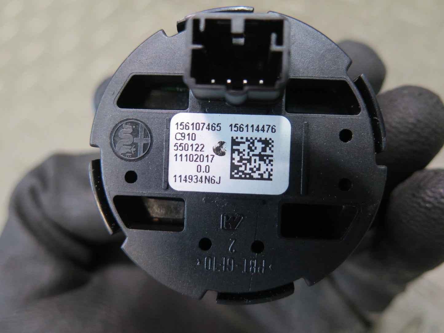 2017-2019 Alfa Romeo Stelvio Center Console Radio Stereo Volume Control Switch