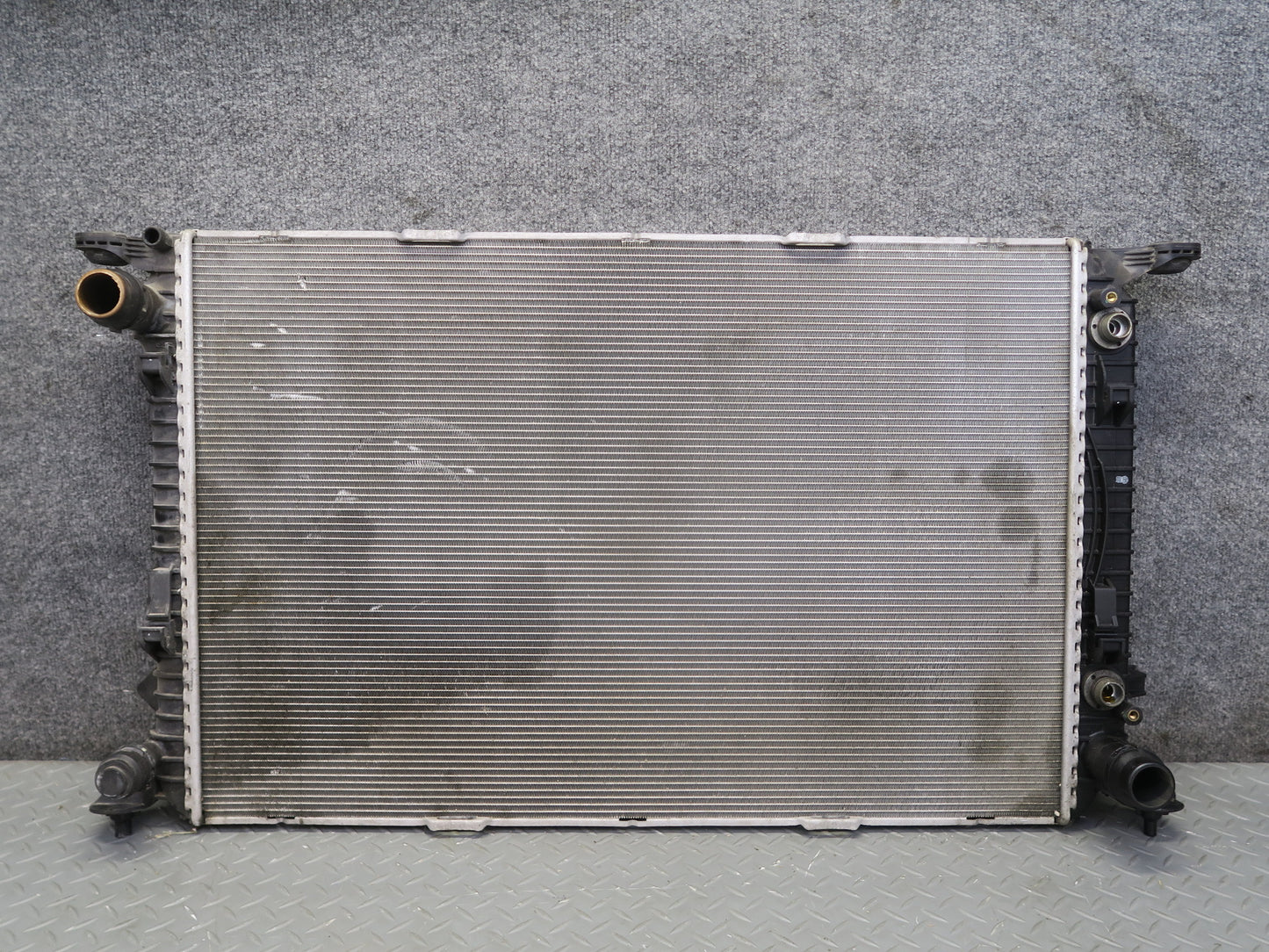 2015-2018 Porsche Macan Turbo 3.6L Engine Coolant Cooling Radiator