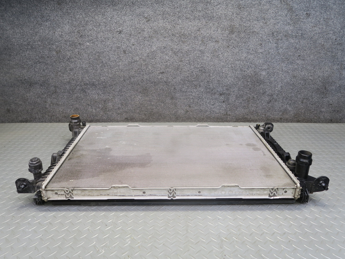 2015-2018 Porsche Macan Turbo 3.6L Engine Coolant Cooling Radiator