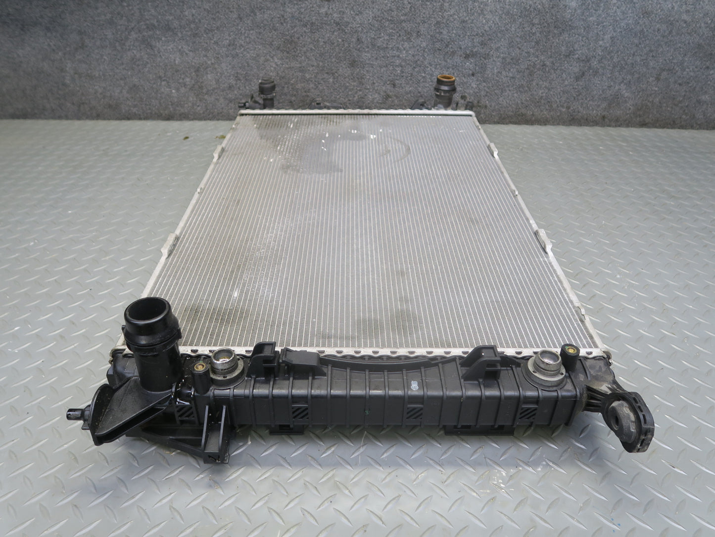 2015-2018 Porsche Macan Turbo 3.6L Engine Coolant Cooling Radiator