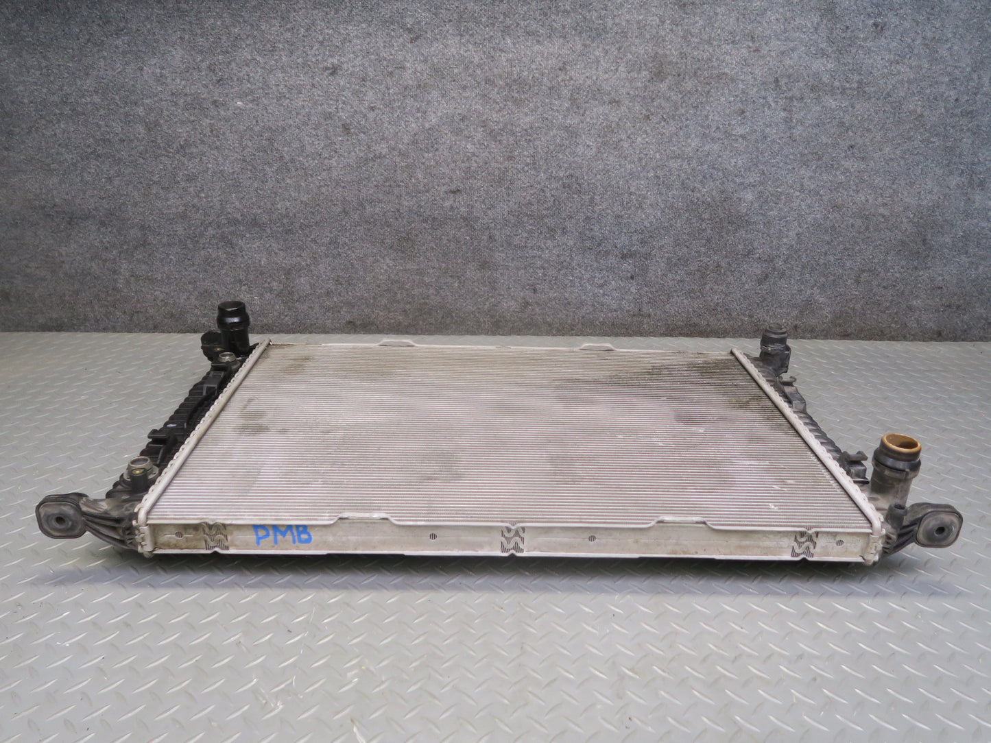 2015-2018 Porsche Macan Turbo 3.6L Engine Coolant Cooling Radiator