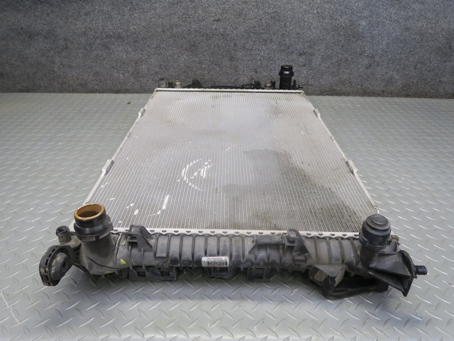 2015-2018 Porsche Macan Turbo 3.6L Engine Coolant Cooling Radiator
