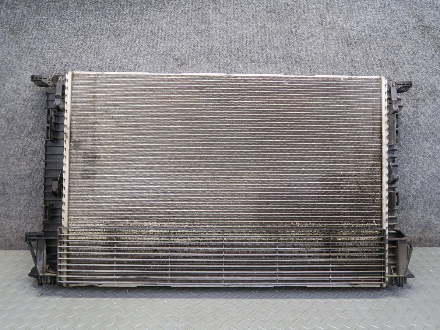 2015-2018 Porsche Macan Turbo 3.6L Engine Coolant Cooling Radiator