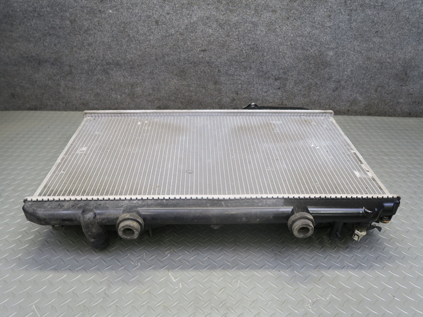 01-05 Lexus GS430 4.3L 3UZFE Engine Cooling Radiator w Fan & Shroud Assembly OEM