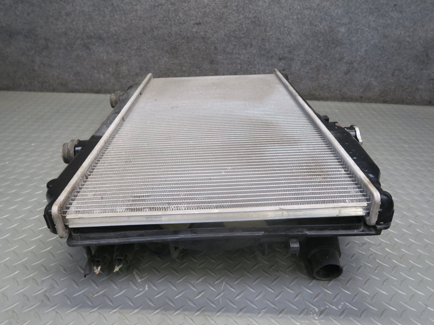 01-05 Lexus GS430 4.3L 3UZFE Engine Cooling Radiator w Fan & Shroud Assembly OEM