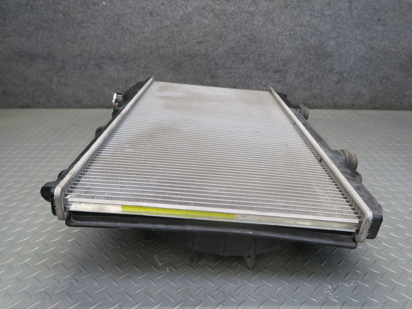 01-05 Lexus GS430 4.3L 3UZFE Engine Cooling Radiator w Fan & Shroud Assembly OEM