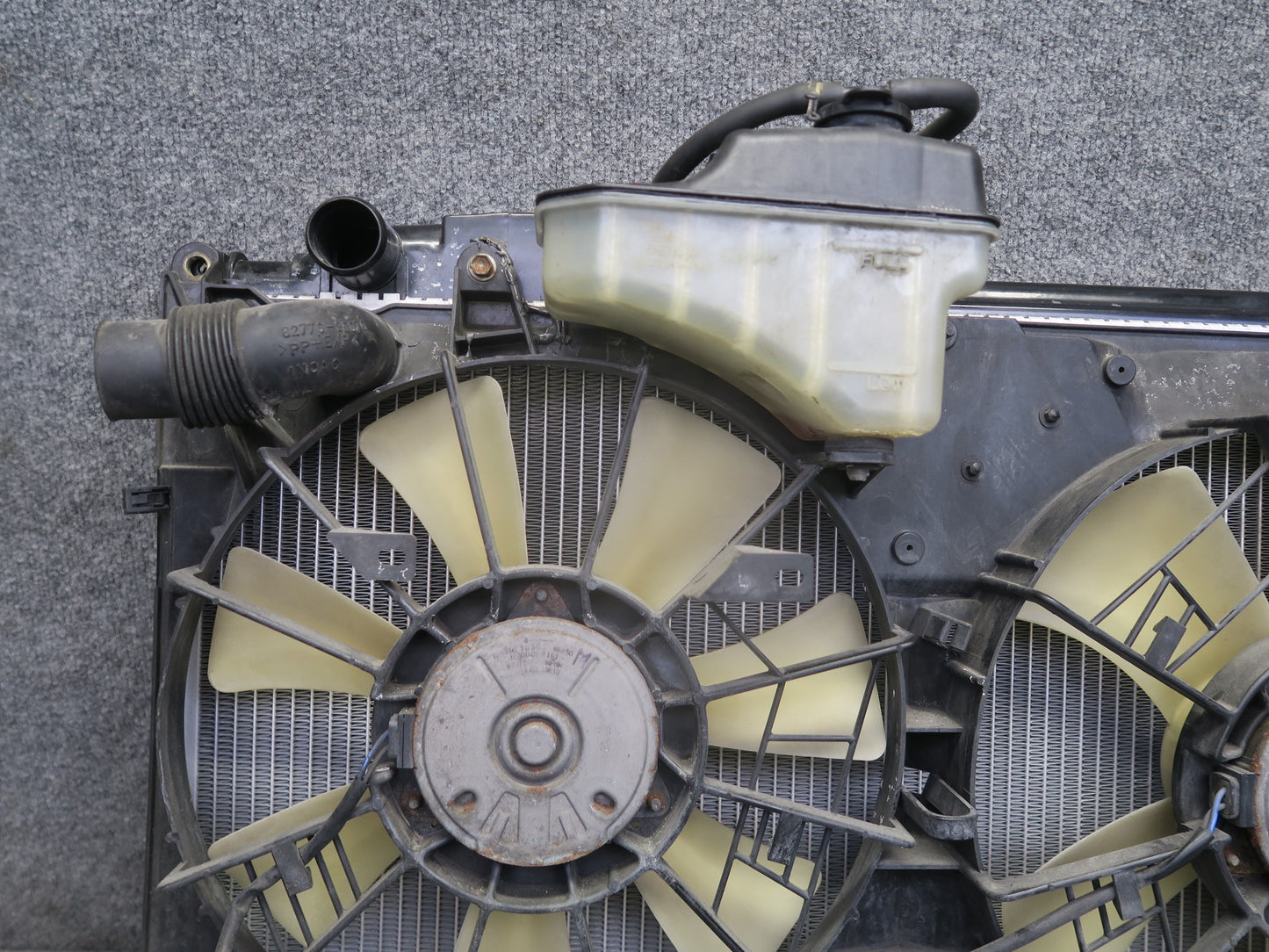 01-05 Lexus GS430 4.3L 3UZFE Engine Cooling Radiator w Fan & Shroud Assembly OEM