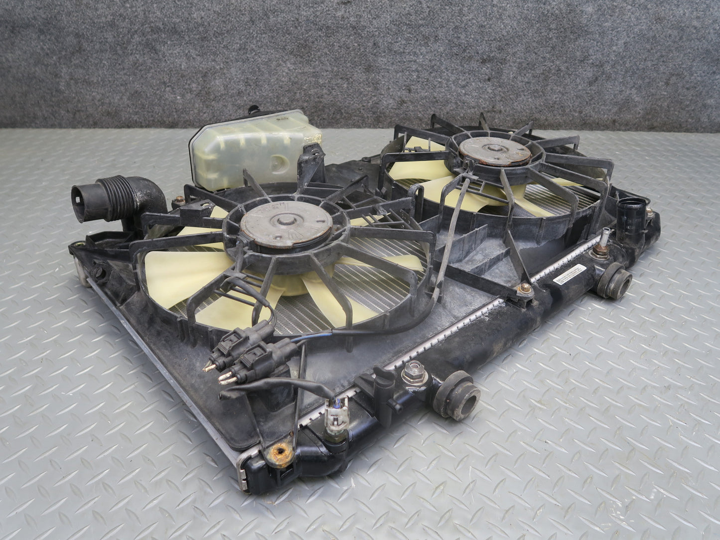 01-05 Lexus GS430 4.3L 3UZFE Engine Cooling Radiator w Fan & Shroud Assembly OEM