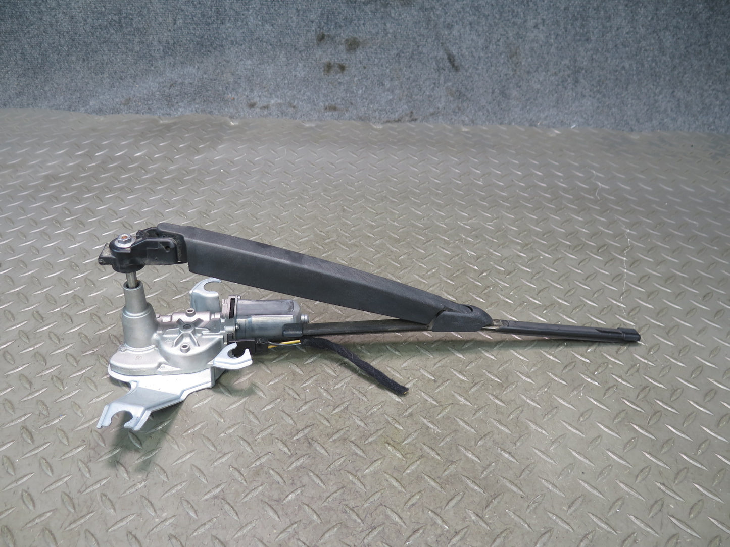 2017-2023 Alfa Romeo Stelvio Rear Trunk Liftgate Window Wiper Motor W/ Arm