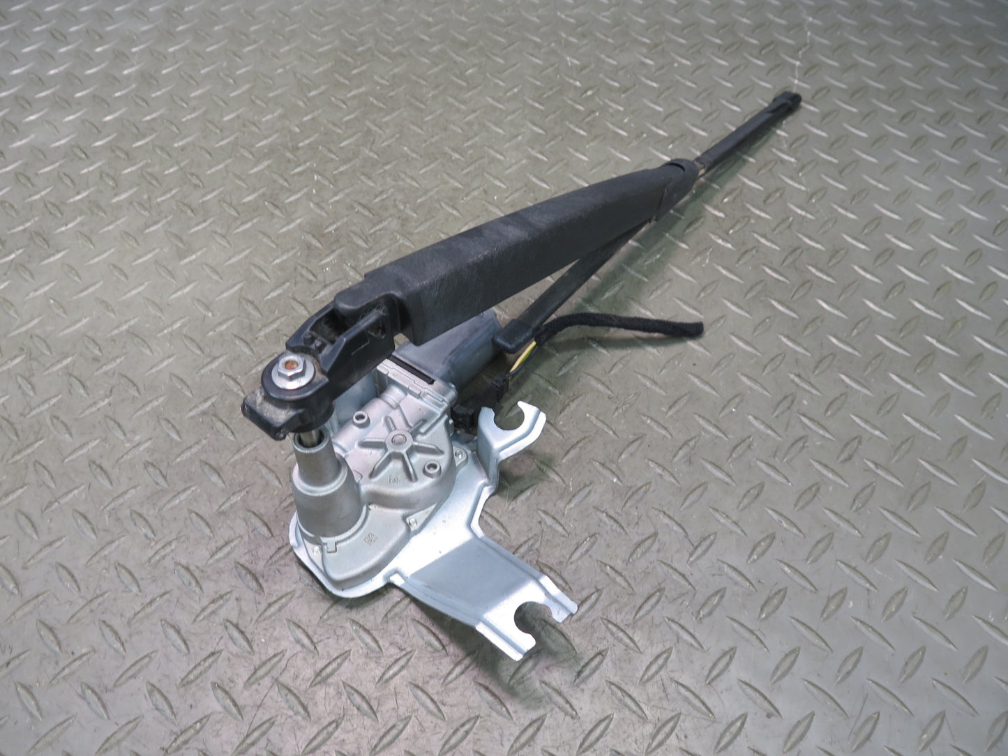 2017-2023 Alfa Romeo Stelvio Rear Trunk Liftgate Window Wiper Motor W/ Arm