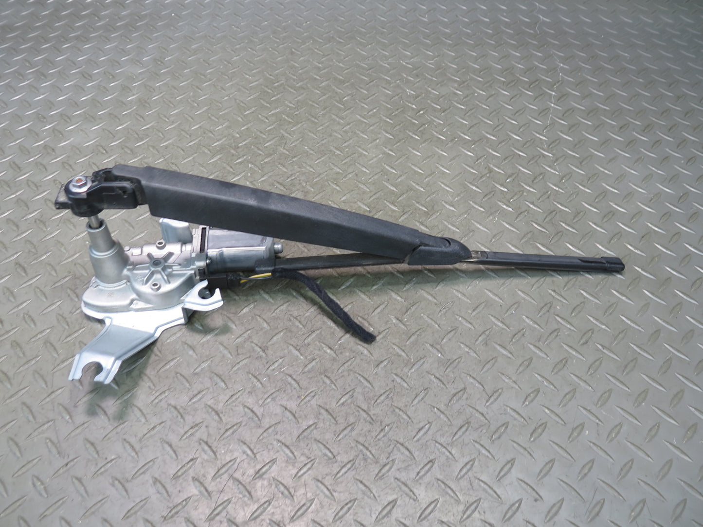 2017-2023 Alfa Romeo Stelvio Rear Trunk Liftgate Window Wiper Motor W/ Arm