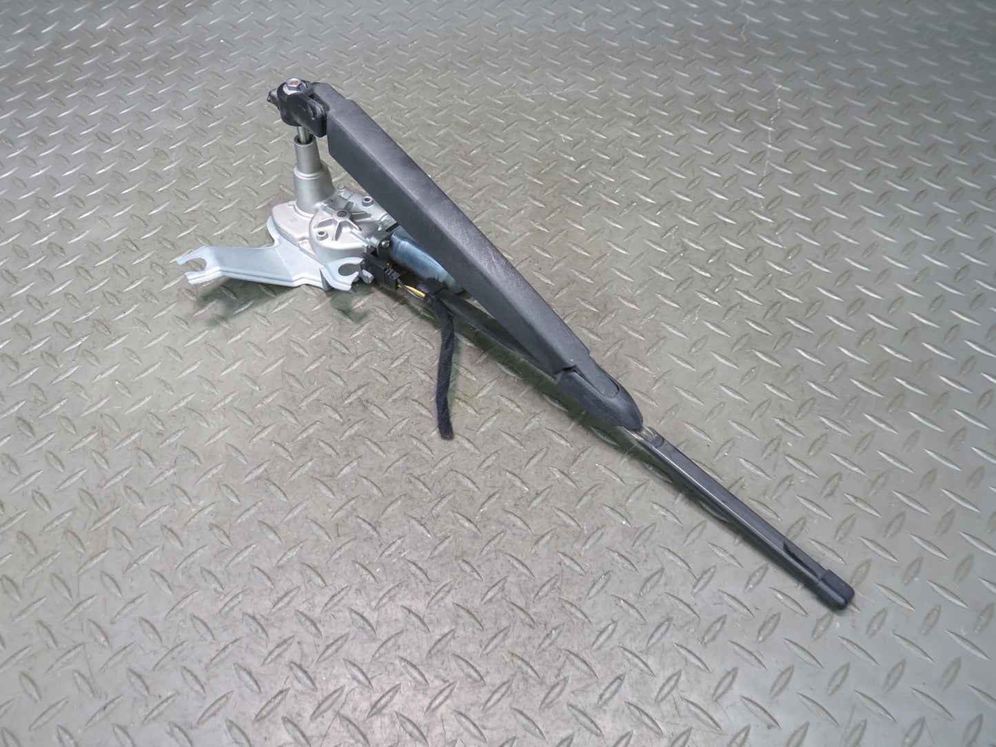 2017-2023 Alfa Romeo Stelvio Rear Trunk Liftgate Window Wiper Motor W/ Arm