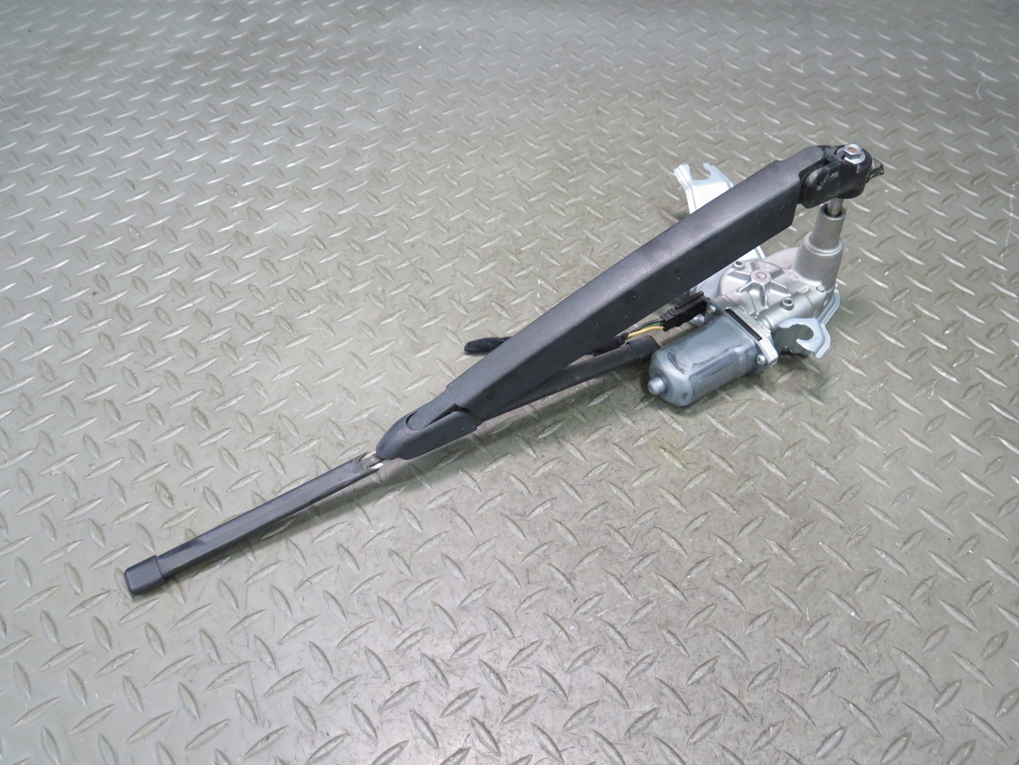 2017-2023 Alfa Romeo Stelvio Rear Trunk Liftgate Window Wiper Motor W/ Arm