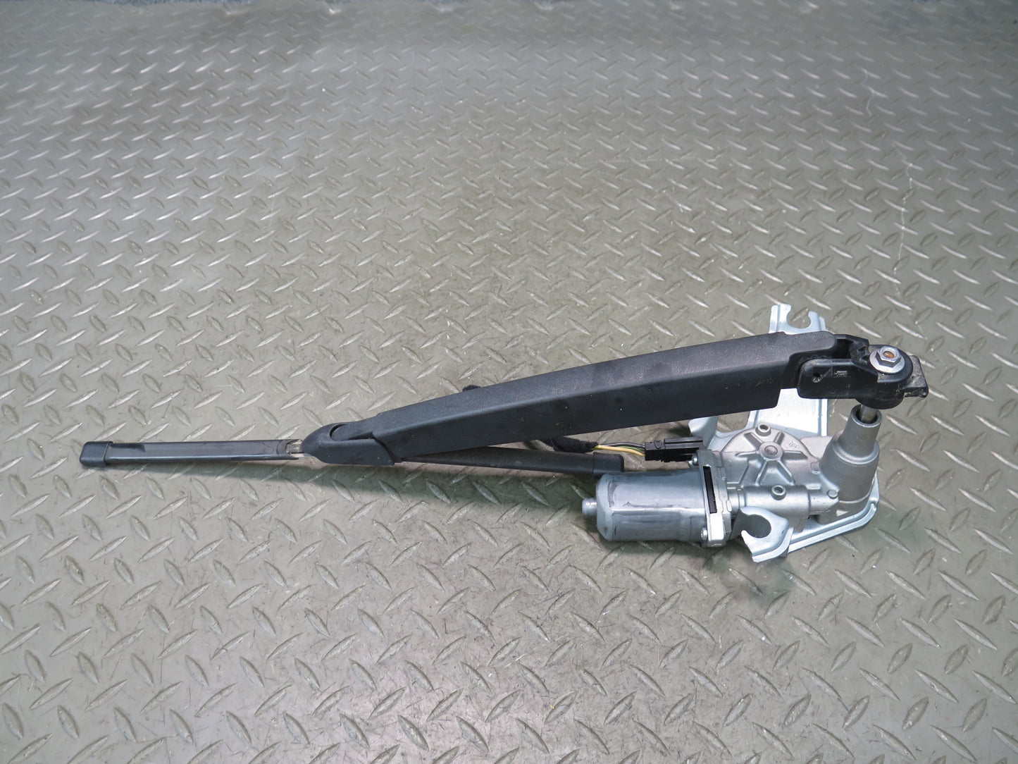 2017-2023 Alfa Romeo Stelvio Rear Trunk Liftgate Window Wiper Motor W/ Arm