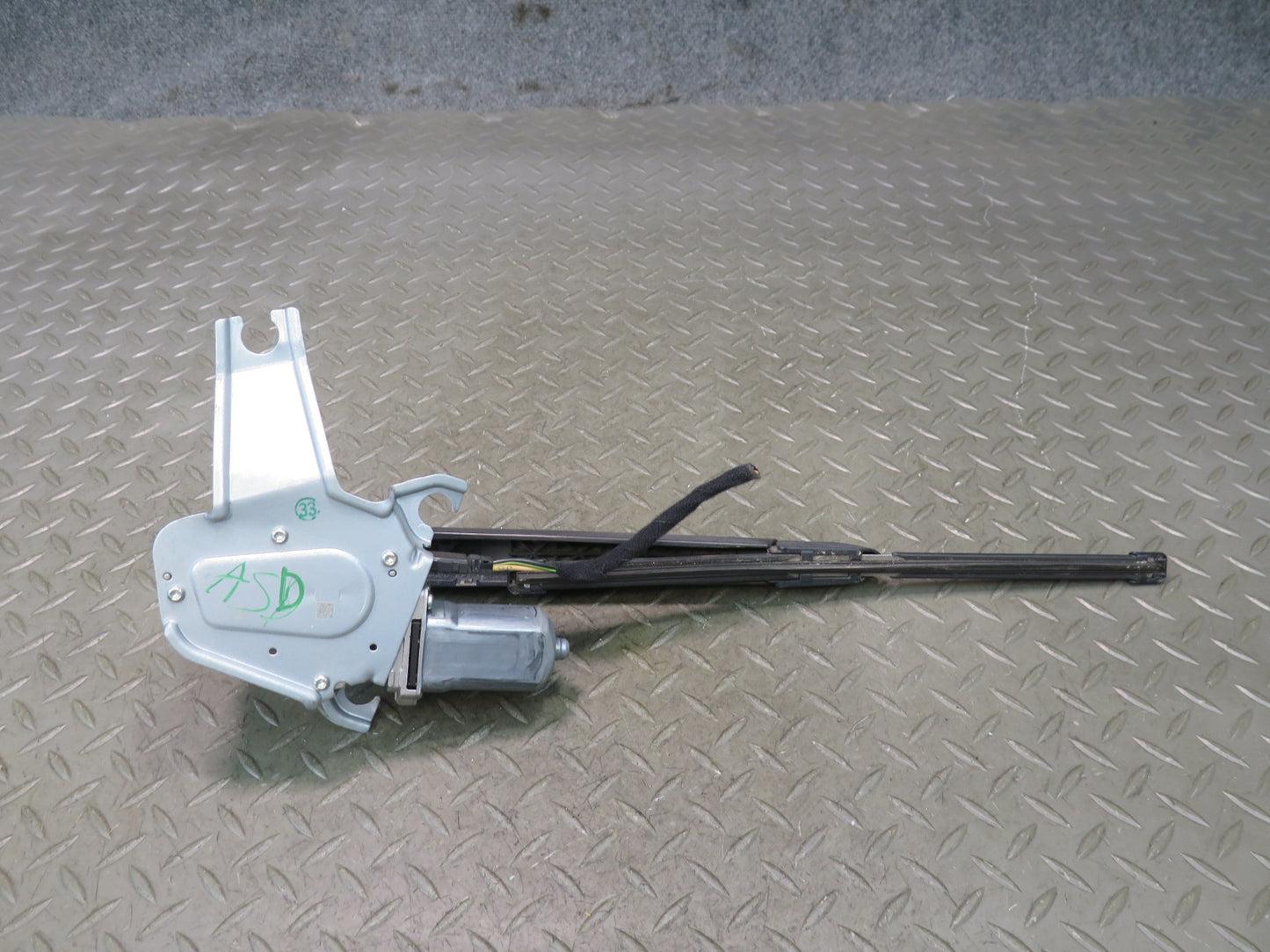 2017-2023 Alfa Romeo Stelvio Rear Trunk Liftgate Window Wiper Motor W/ Arm
