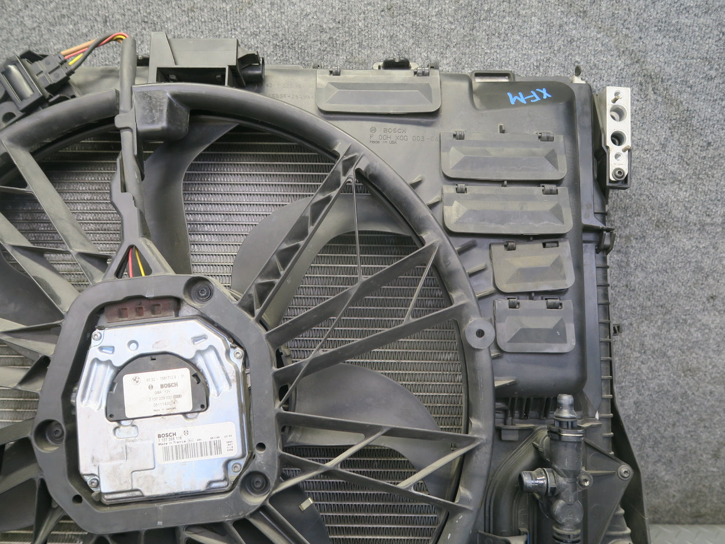 04-06 BMW E53 X5 4.8L N62 Radiator A/C Condenser Oil Cooler Fan Shroud Assembly