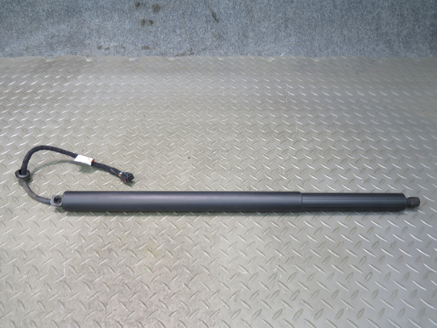 2017-2023 Alfa Romeo Stelvio Rear Liftgate Left Right Power Lift Shock Strut Set