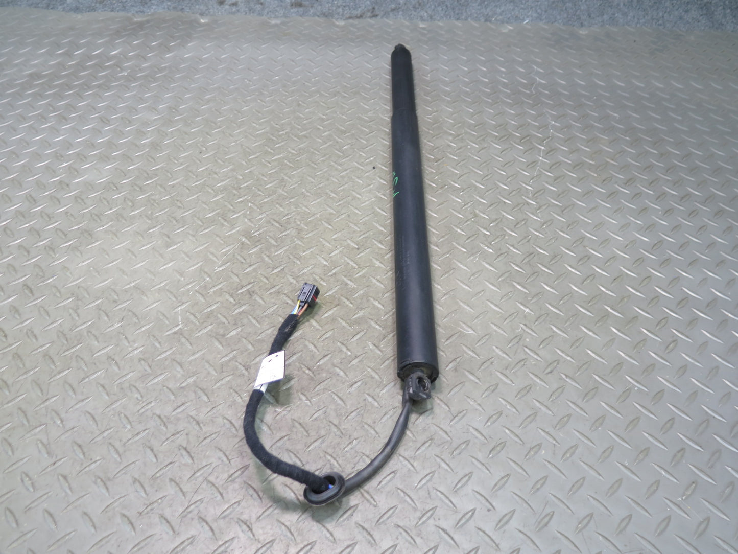 2017-2023 Alfa Romeo Stelvio Rear Liftgate Left Right Power Lift Shock Strut Set