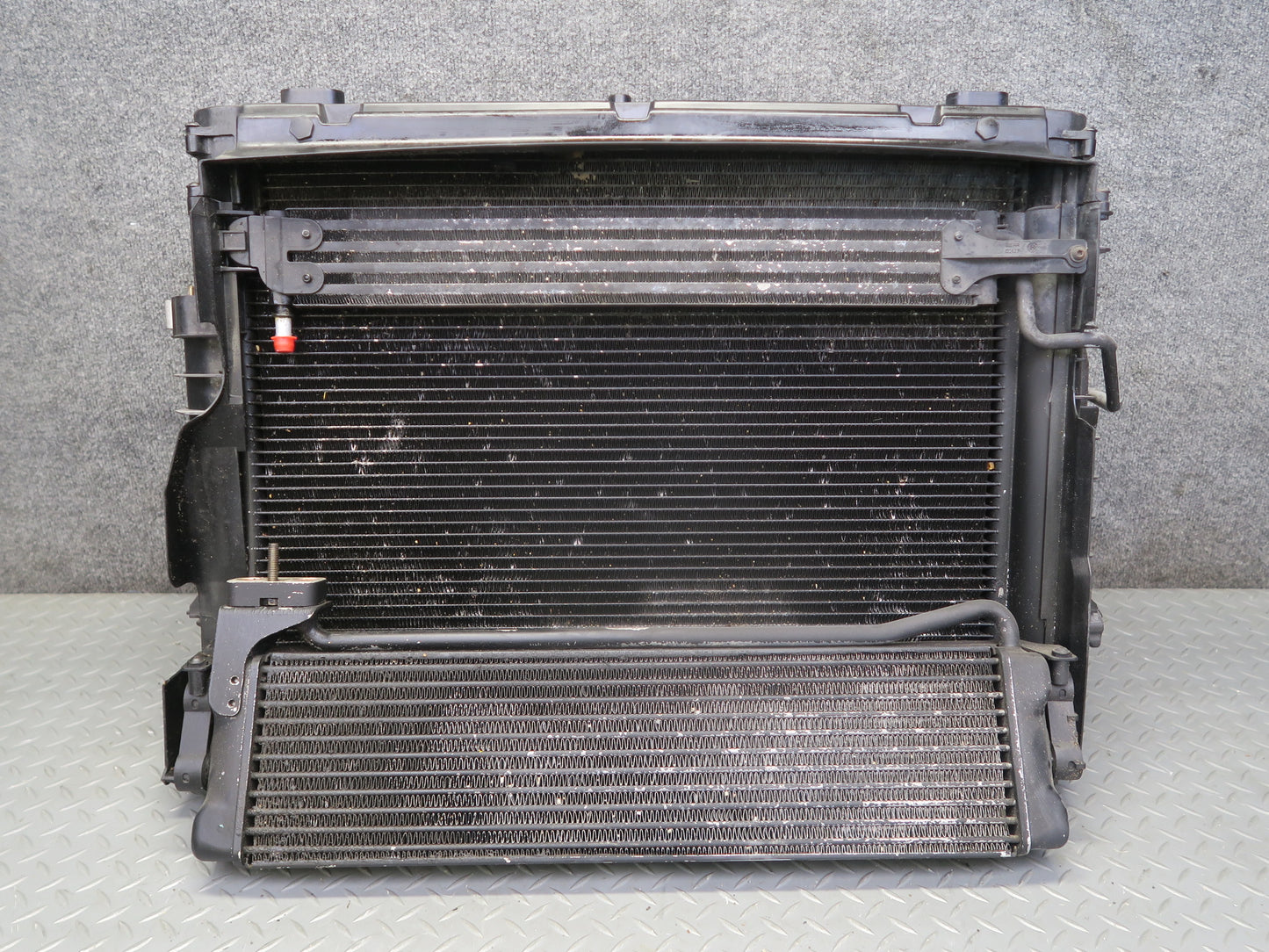 06-10 BMW E63 E64 M6 5.0L S85 Engine Radiator A/C Condenser Oil Cooler Fan Assy