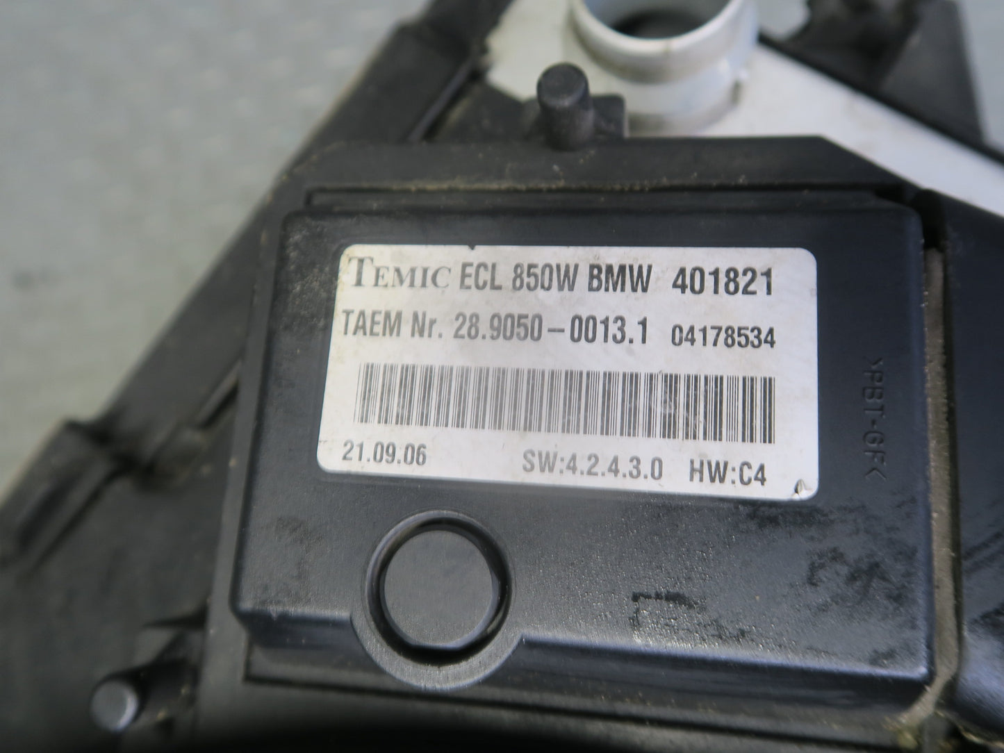 06-10 BMW E63 E64 M6 5.0L S85 Engine Radiator A/C Condenser Oil Cooler Fan Assy