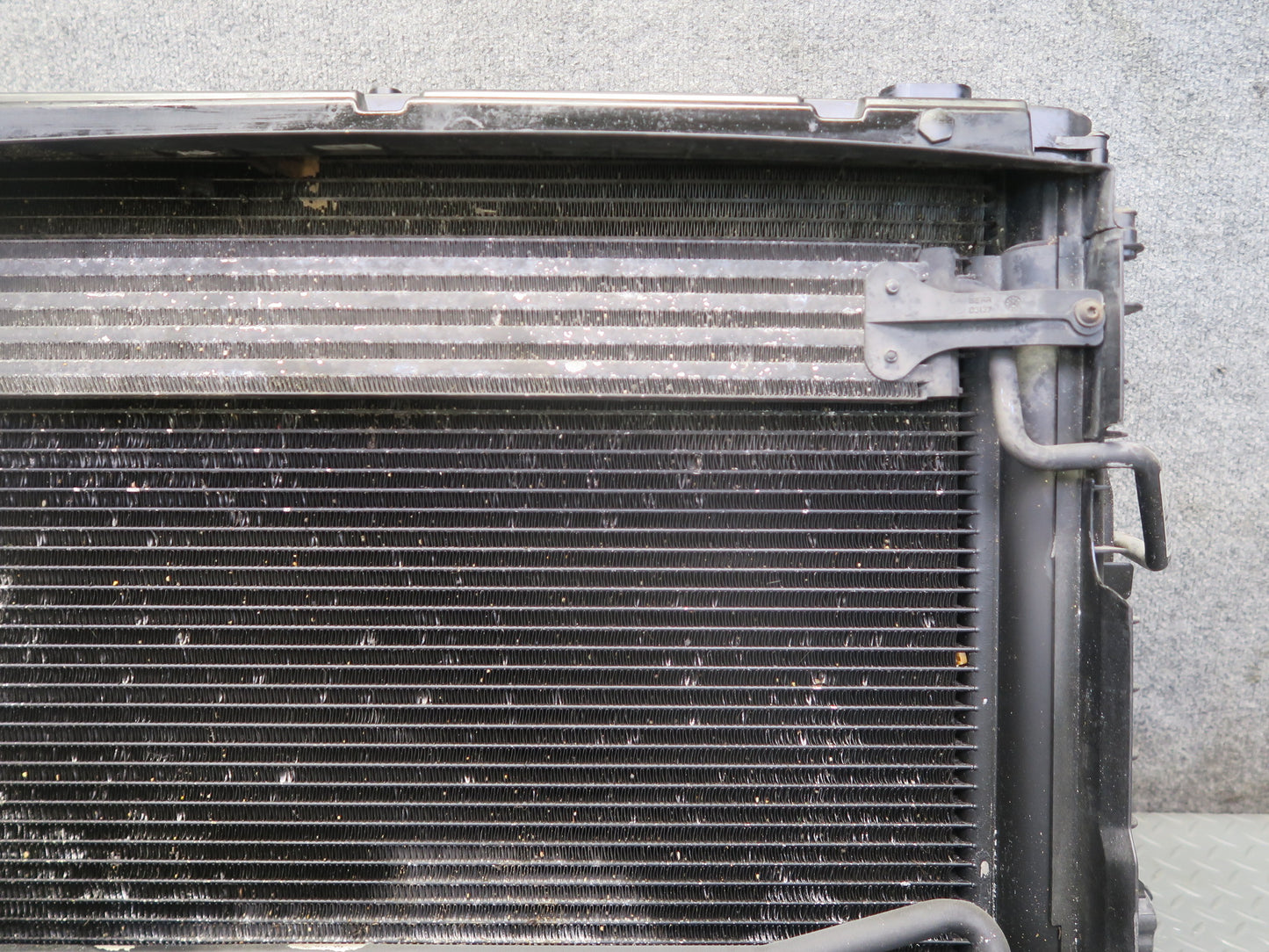 06-10 BMW E63 E64 M6 5.0L S85 Engine Radiator A/C Condenser Oil Cooler Fan Assy