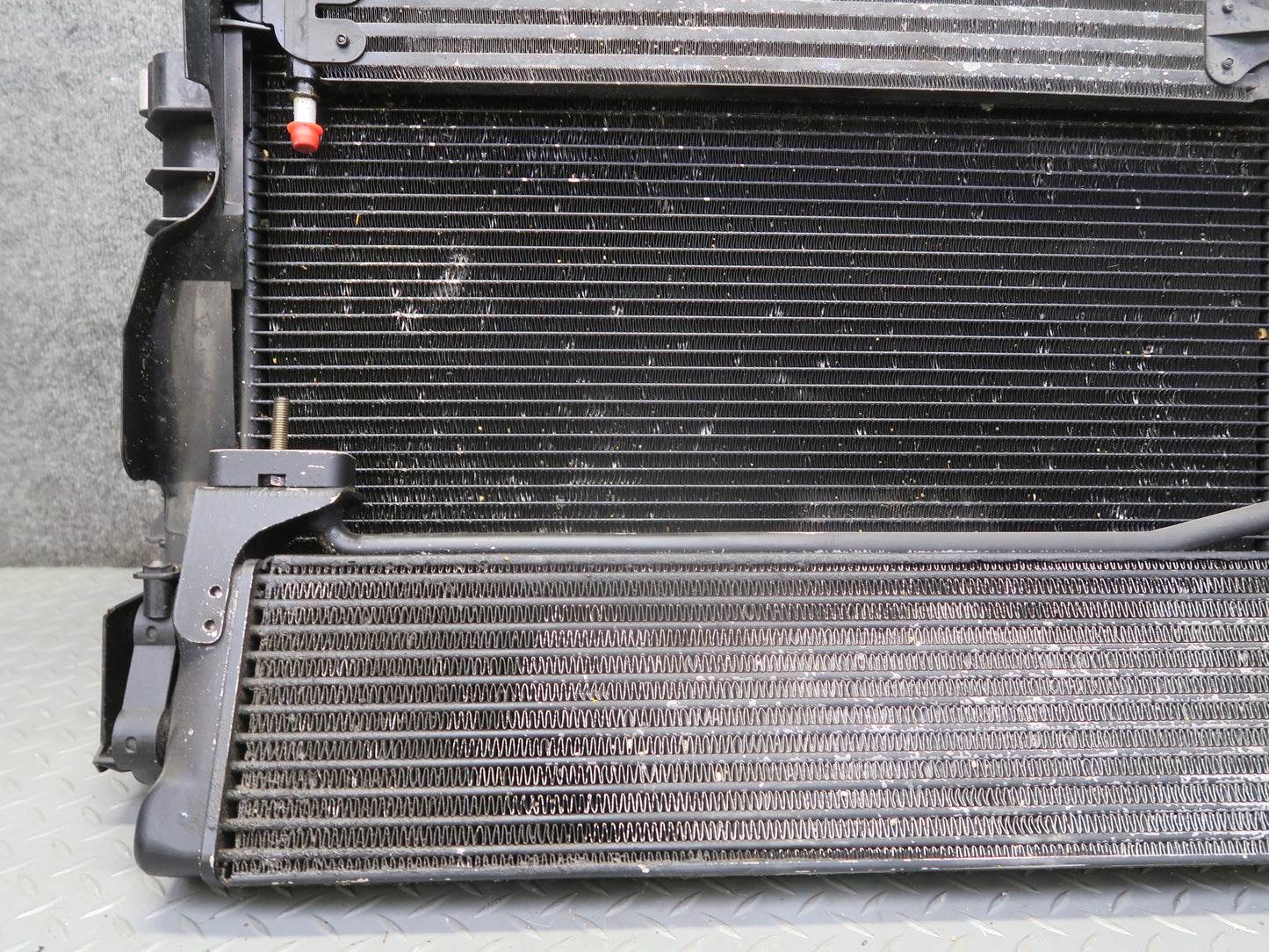 06-10 BMW E63 E64 M6 5.0L S85 Engine Radiator A/C Condenser Oil Cooler Fan Assy