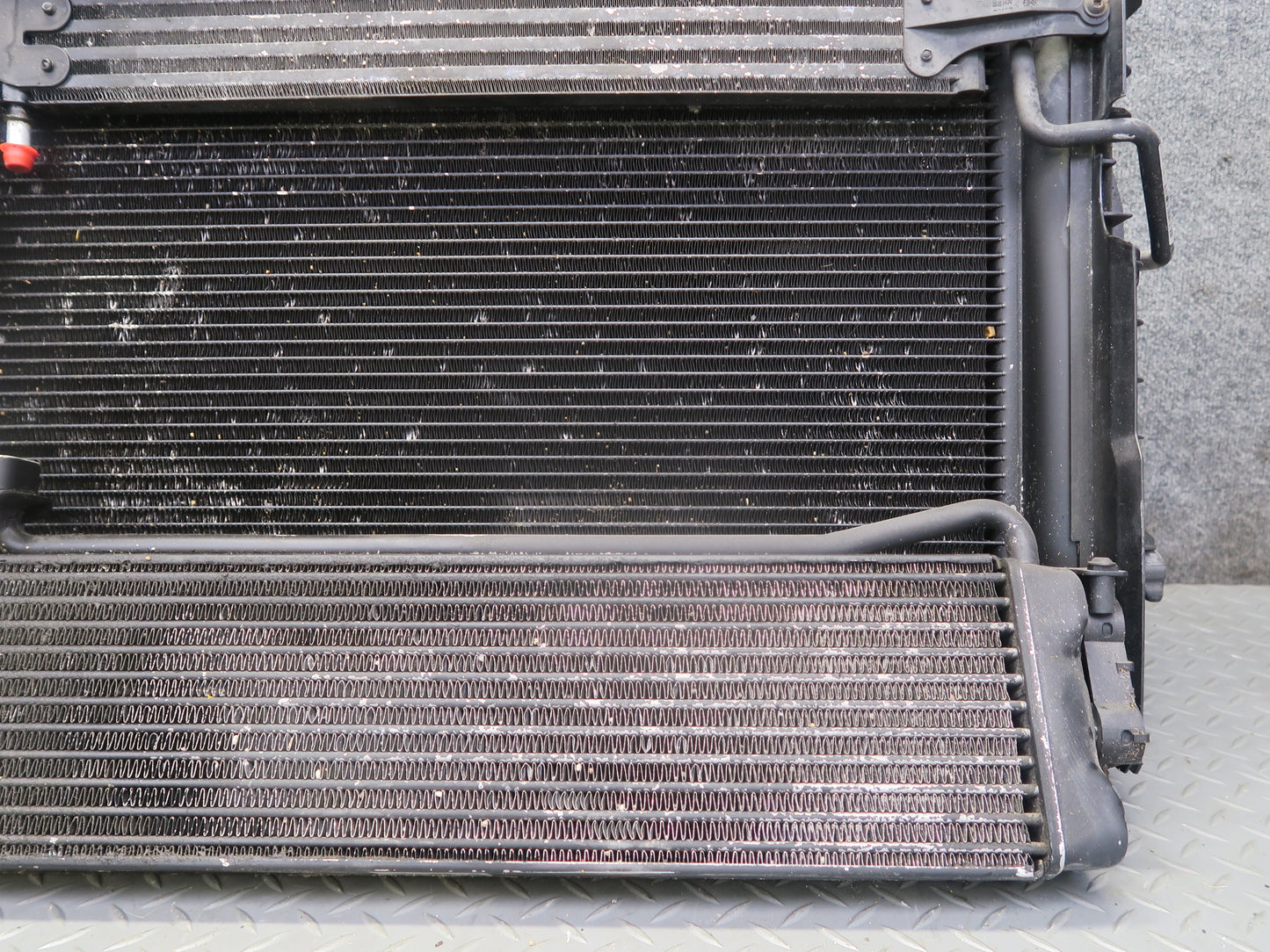 06-10 BMW E63 E64 M6 5.0L S85 Engine Radiator A/C Condenser Oil Cooler Fan Assy