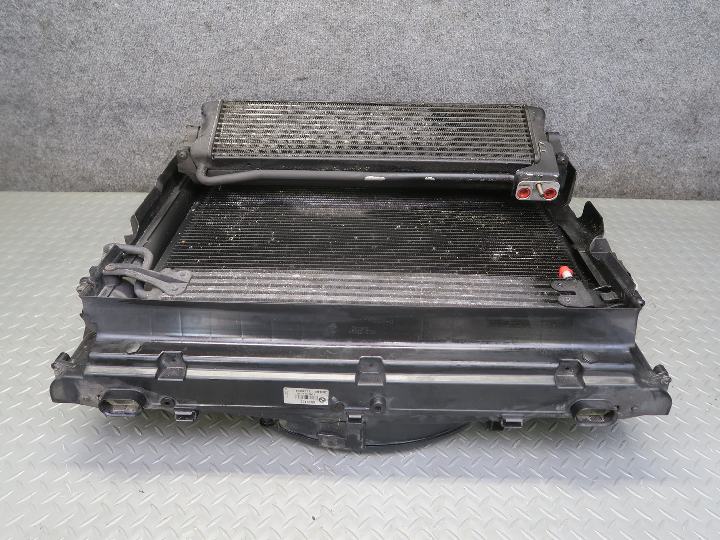 06-10 BMW E63 E64 M6 5.0L S85 Engine Radiator A/C Condenser Oil Cooler Fan Assy