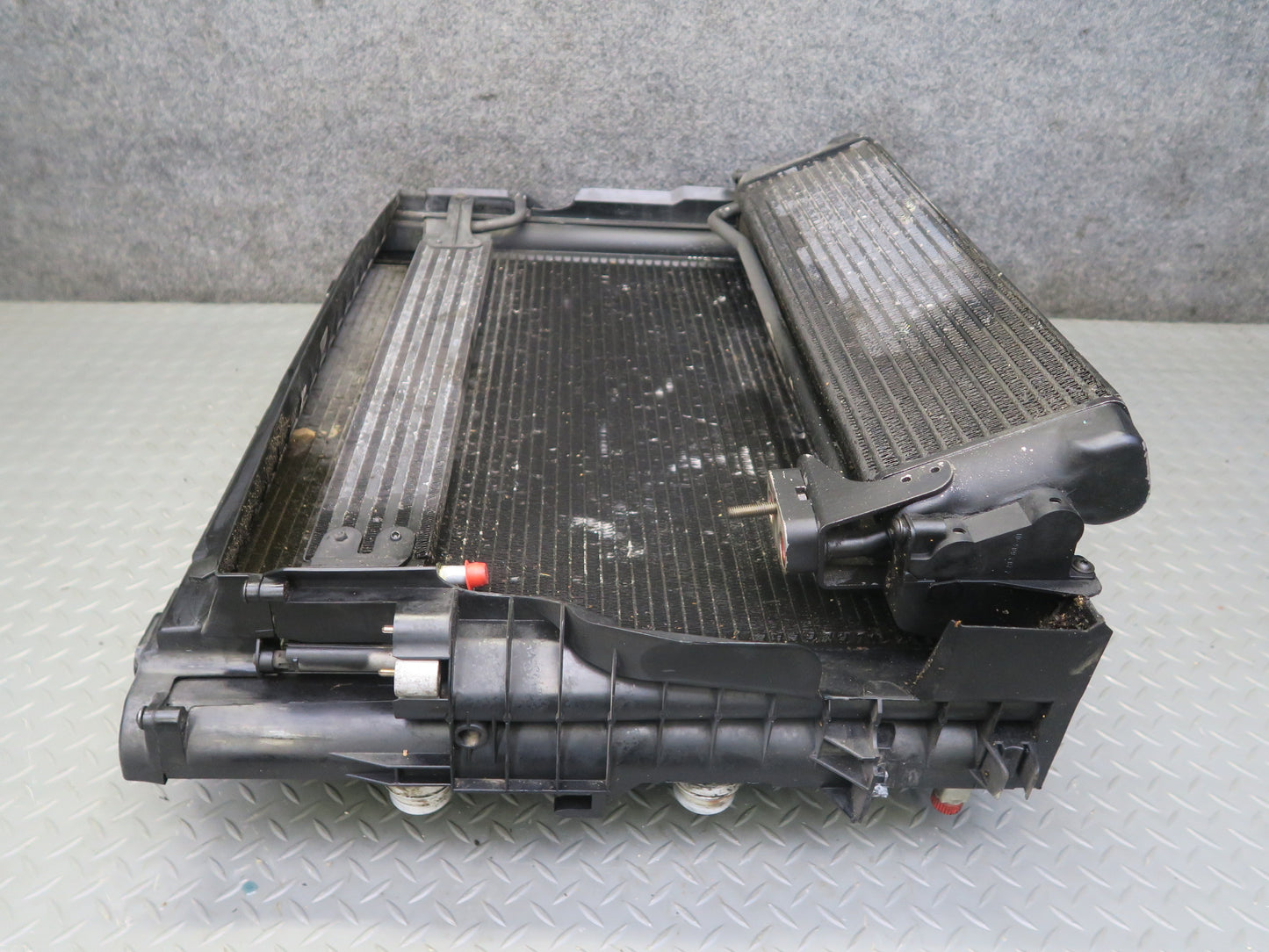 06-10 BMW E63 E64 M6 5.0L S85 Engine Radiator A/C Condenser Oil Cooler Fan Assy