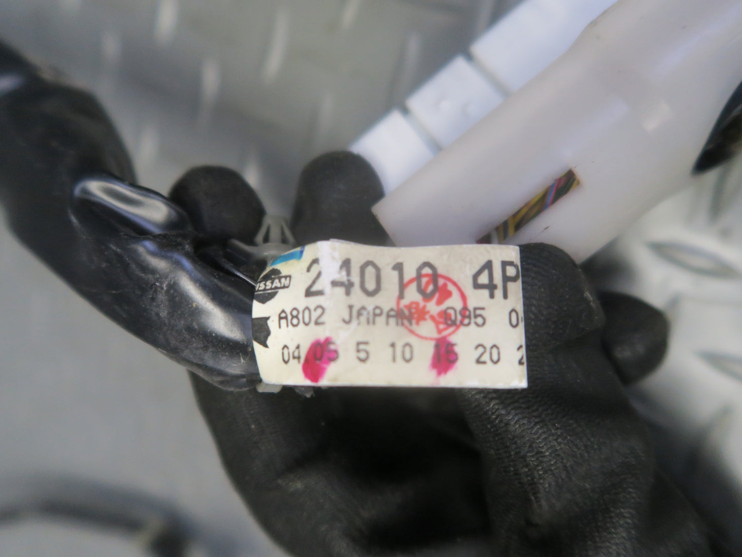 95-97 Nissan Gloria HY33 VQ30DET Under Dash Wire Wiring Harness 24010-4P002 OEM