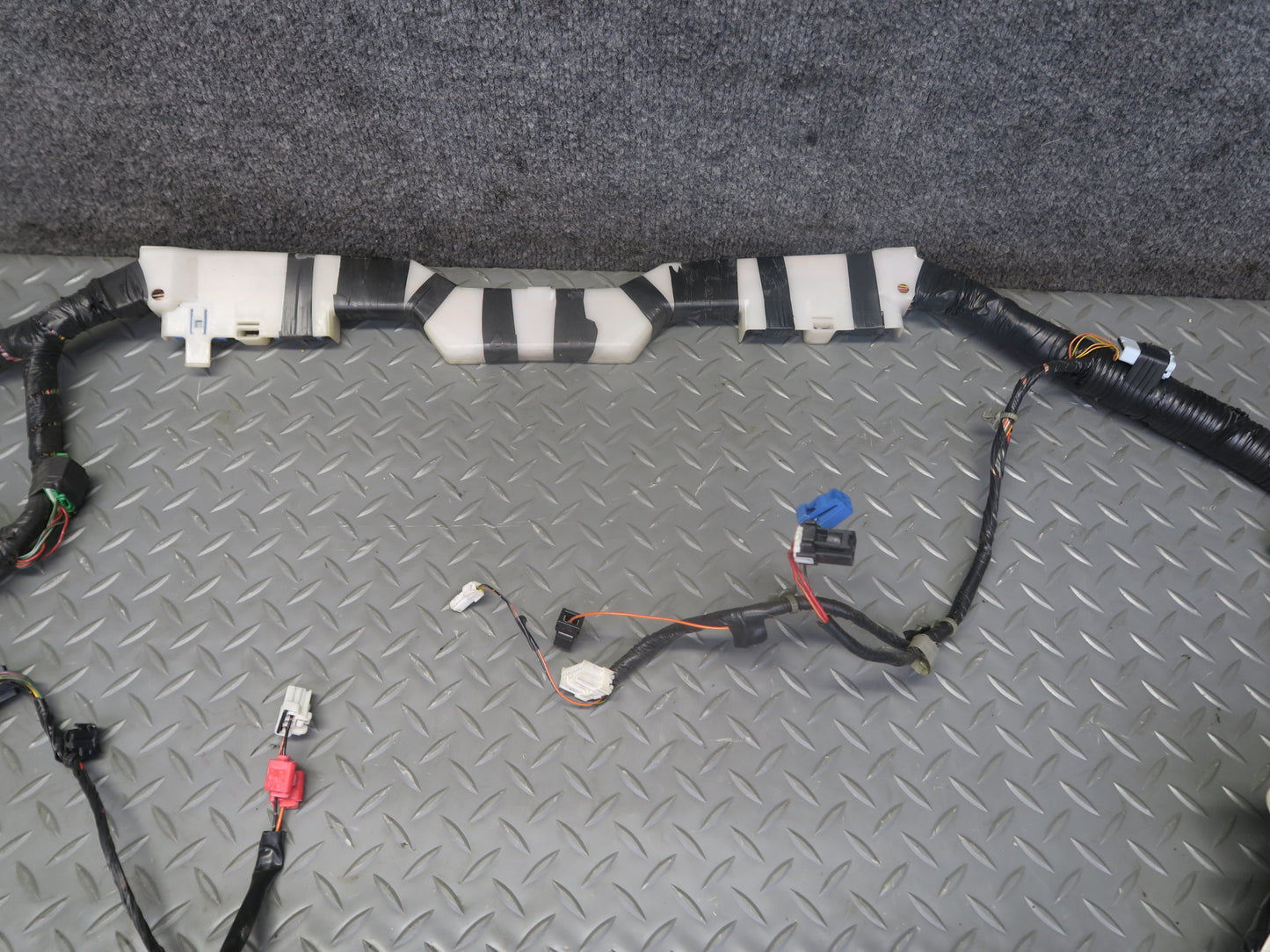 95-97 Nissan Gloria HY33 VQ30DET Under Dash Wire Wiring Harness 24010-4P002 OEM