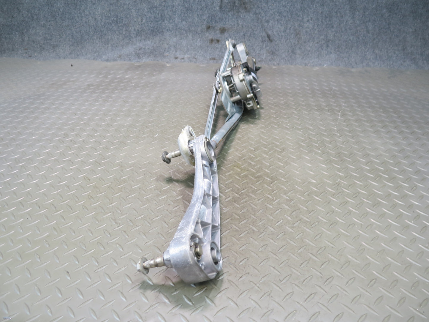 97-03 BMW E39 540ia Front Windshield Wiper Linkage w Motor Assembly 6360603 OEM
