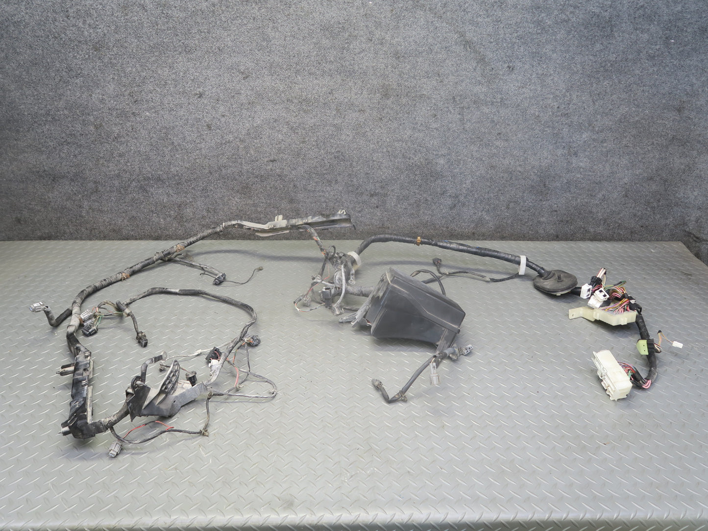 95-97 Nissan Gloria HY33 VQ30DET Underhood Engine Bay Wire Wiring Harness OEM