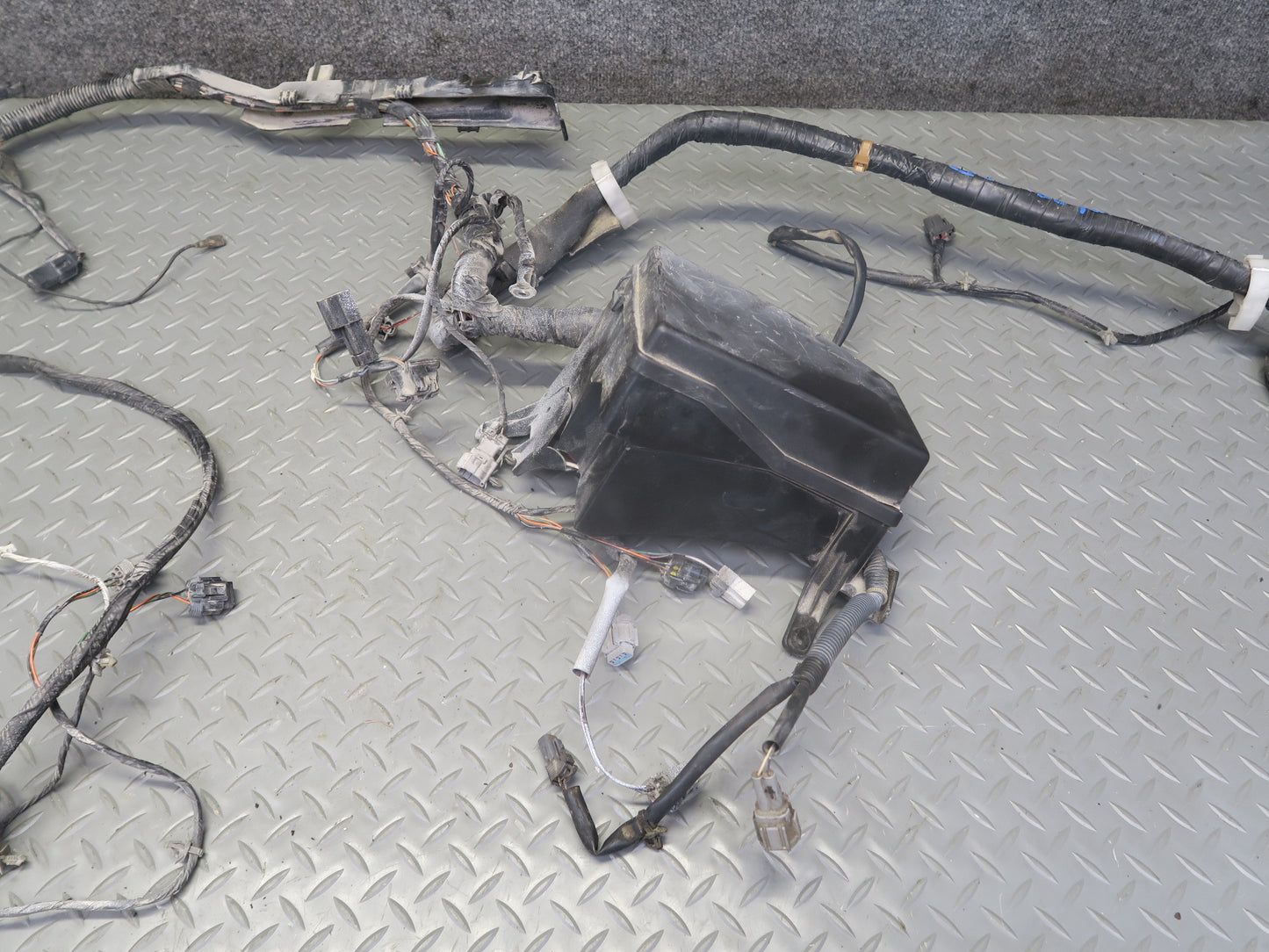 95-97 Nissan Gloria HY33 VQ30DET Underhood Engine Bay Wire Wiring Harness OEM