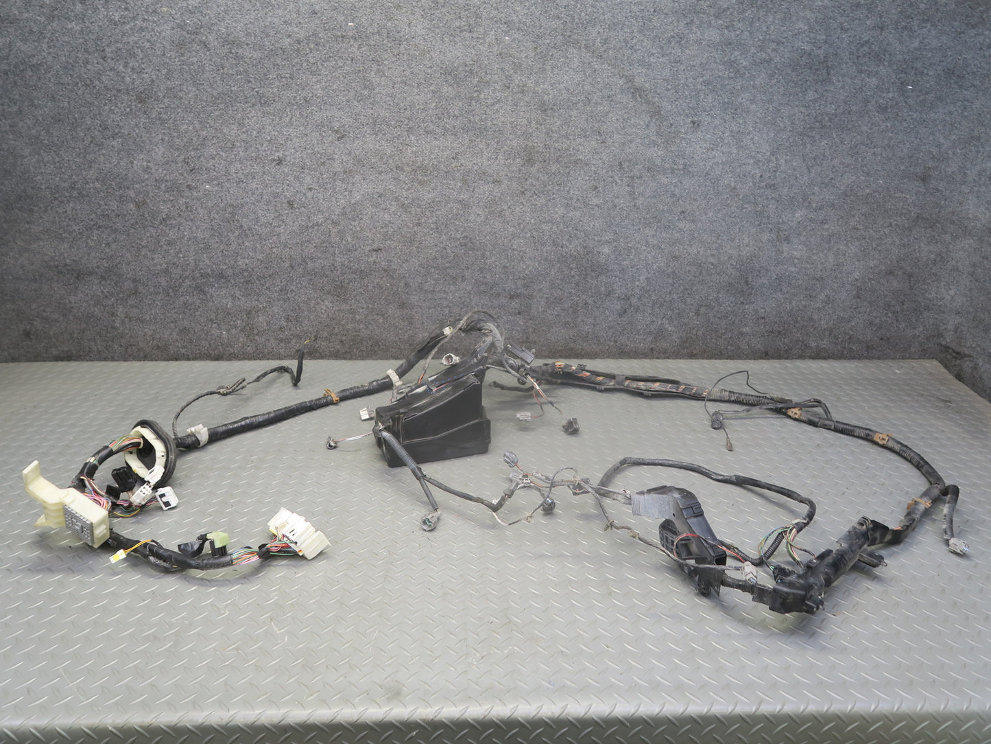 95-97 Nissan Gloria HY33 VQ30DET Underhood Engine Bay Wire Wiring Harness OEM
