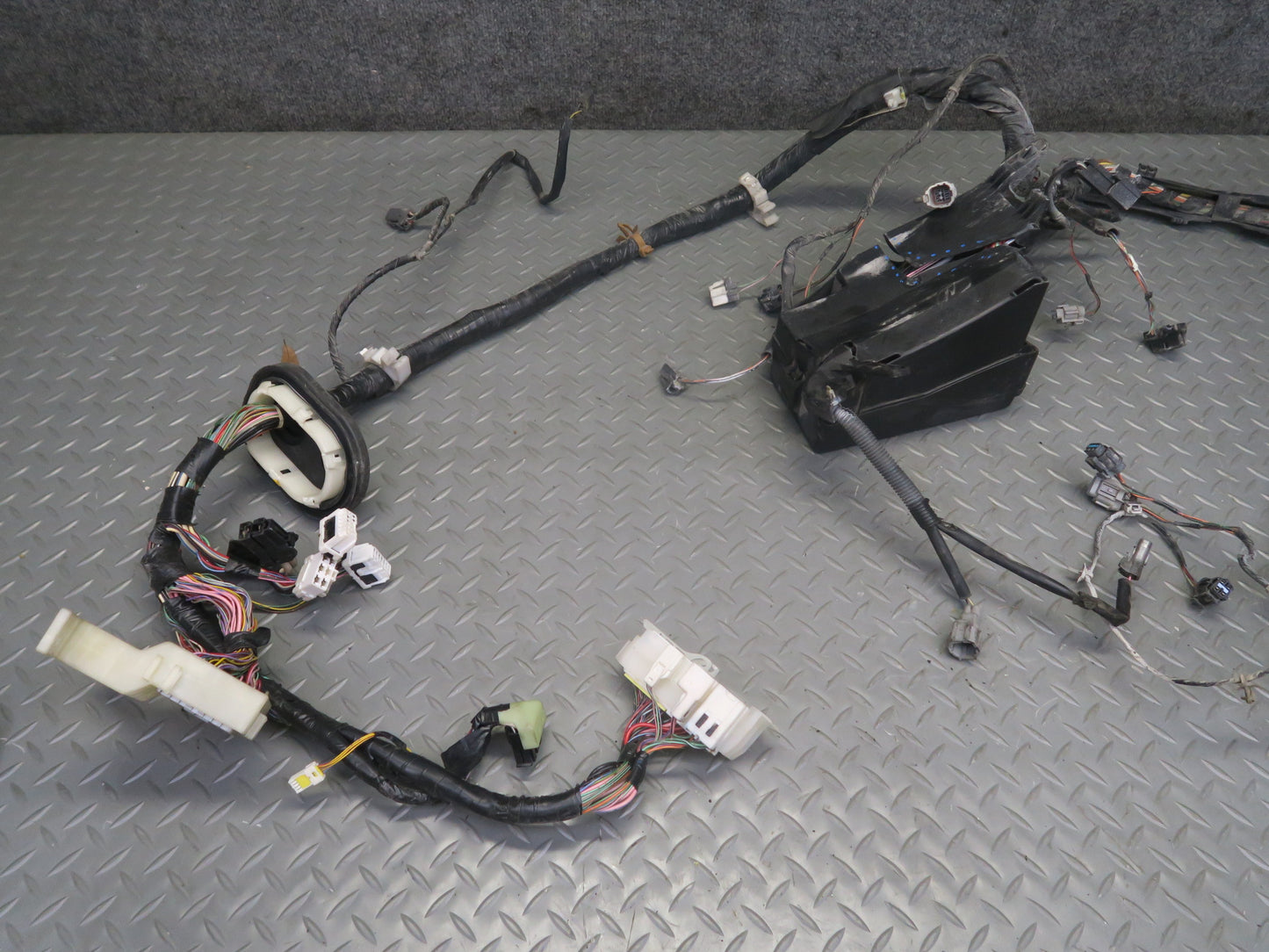 95-97 Nissan Gloria HY33 VQ30DET Underhood Engine Bay Wire Wiring Harness OEM