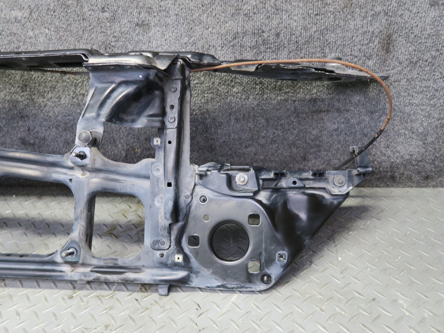 97-03 BMW E39 540ia Front Radiator Support w Front Shock Absorber Set OEM