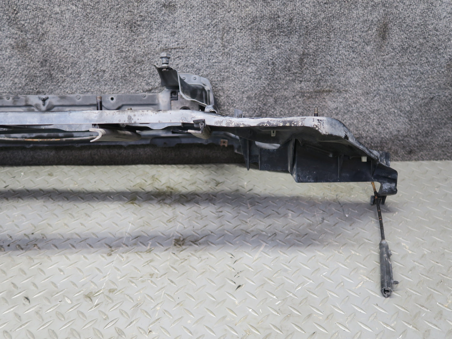 97-03 BMW E39 540ia Front Radiator Support w Front Shock Absorber Set OEM