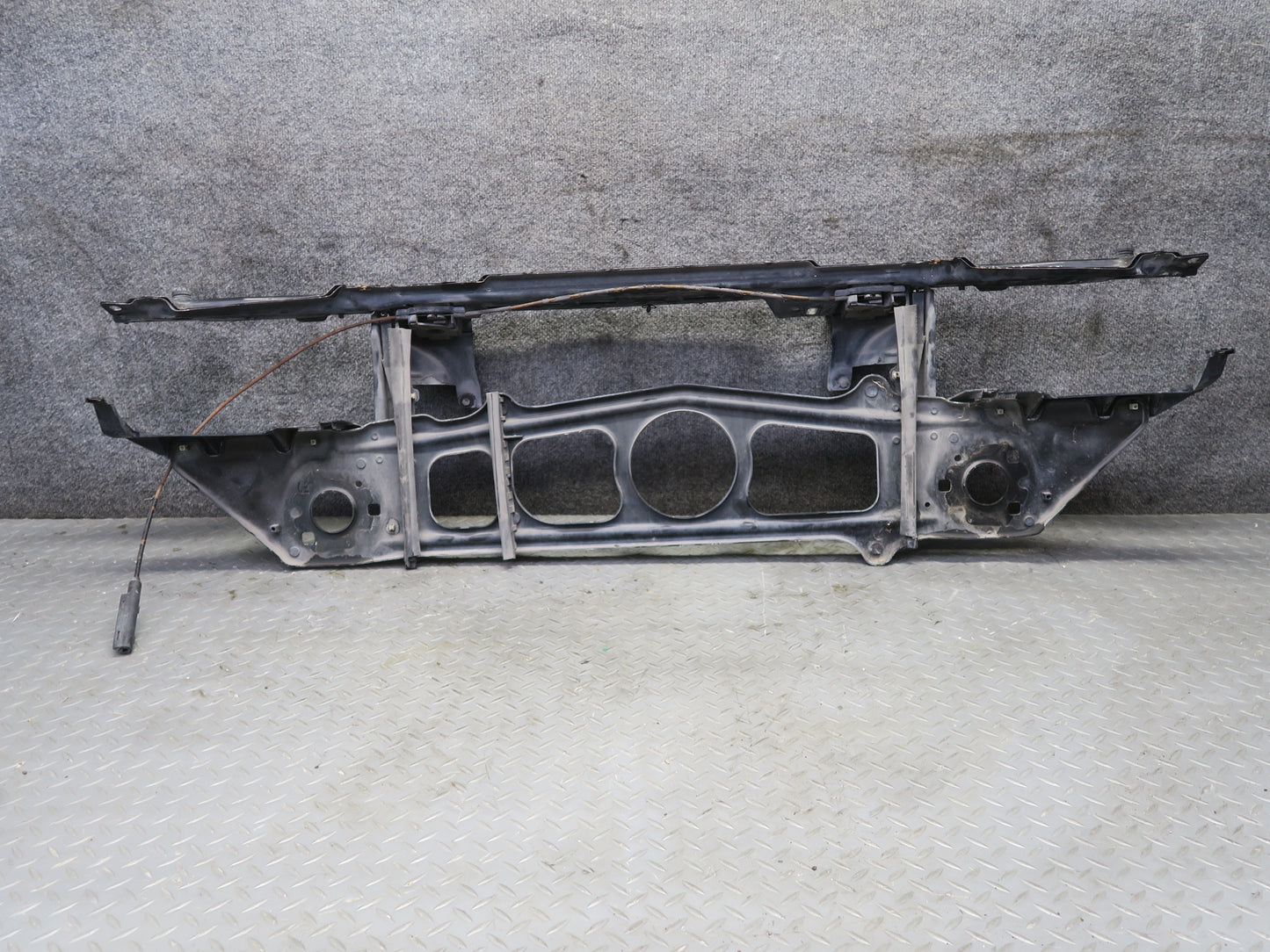 97-03 BMW E39 540ia Front Radiator Support w Front Shock Absorber Set OEM