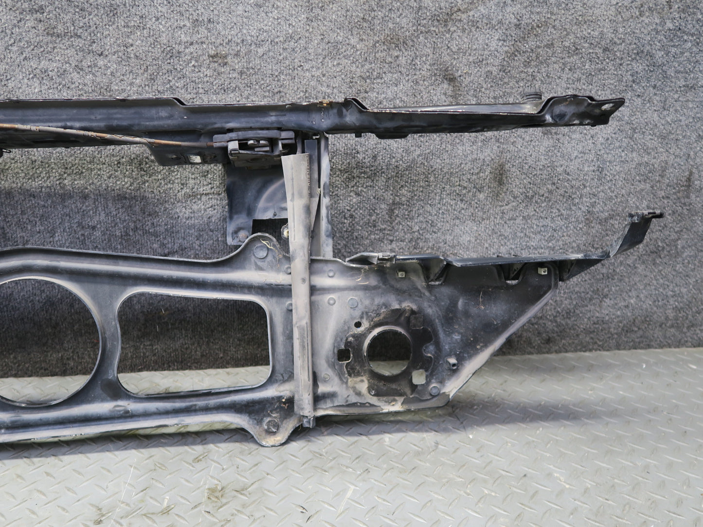 97-03 BMW E39 540ia Front Radiator Support w Front Shock Absorber Set OEM